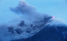 Philippines: Le volcan Mayon fait fuir les habitants, mais attire les touristes