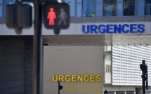 Hôpitaux: mille médecins et cadres de santé sonnent l'alerte