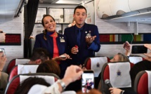 Le pape célèbre le premier mariage à bord de l'avion papal