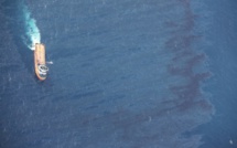 Gigantesque marée noire en mer de Chine après le naufrage d'un pétrolier iranien