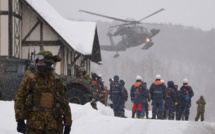 Japon: recherches interrompues sur un volcan en éruption