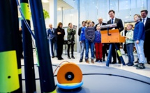 Aux Pays-Bas, des robots apportent le fromage et servent le café