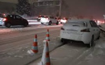 Bloqués "quinze heures" par la neige: le calvaire de la Nationale 118
