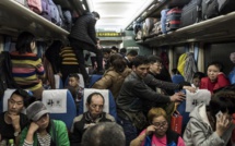 Chine: dans le train du Nouvel an, entre joie et amertume
