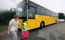 Morbihan: une fille de 15 ans tuée dans une collision entre un car scolaire et un camion
