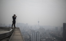 Chine: il grimpe sur les gratte-ciel pour des photos choc