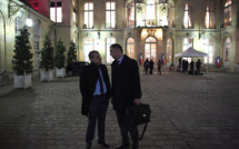 Corse dans la Constitution: Philippe garde ses cartes en main