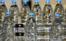 L'eau en bouteille de nombreuses marques contaminée par des particules de plastique