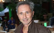 Thierry Lher­mitte révèle son tatouage de Tahiti (vidéo)