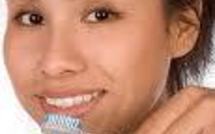 Ne pas se brosser les dents deux fois par jour augmente le risque cardiaque