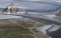 Environnement: Début d'une délicate vidange près du Mont-Saint-Michel