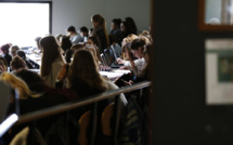 Interdiction du portable à l'école: pas un big bang mais utile, selon les chefs d'établissement