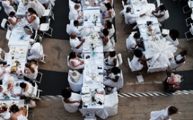 Les Dîners en blanc, pique-niques géants «bon chic-bon genre», ont 30 ans