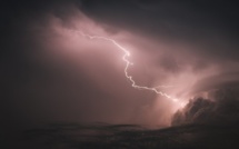 Orages et inondations balaient la France, un homme noyé en Normandie