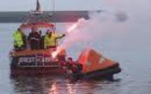 LES FUSÉES ROUGES NE SONT PAS DES FEUX D’ARTIFICE