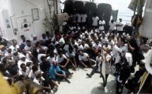 Encore au moins quatre jours de mer pour les migrants de l'Aquarius