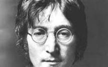 Des toilettes de John Lennon vendues près de 12.000 euros aux enchères.