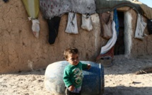 Syrie: des milliers de civils fuient des bombardements du régime dans le sud