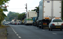 Embouteillage pour raison de cafouillage à Mahina.