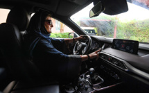 Emues et fières, des Saoudiennes au volant après la levée historique de l'interdiction