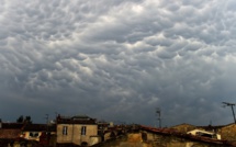 Alerte aux "vols de nuages" en Iran, la météo dément