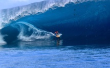 Surf de gros - Mateia Hiquily en tow-in à Teahupo'o