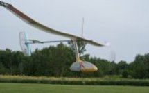 Première mondiale: un avion à pédales vole en battant des ailes