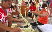 2695m...Le plus grand collier de fleurs du monde est...tahitien!