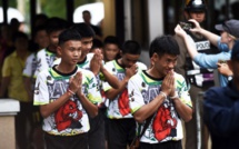Thaïlande: les jeunes rescapés de la grotte racontent le "miracle" de leur sauvetage