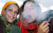 Cannabis : deux fois plus de problèmes mentaux chez les fumeurs