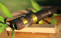 Découvrez le sabre laser tatoué fabriqué par un jeune Tahitien
