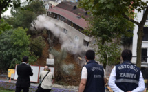 Spectaculaire effondrement d'un immeuble à Istanbul après des pluies