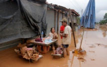 L'eau du barrage effondré au Laos gagne le Cambodge, des milliers de déplacés
