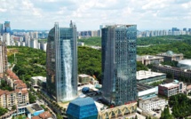 Chine: un gratte-ciel improbable... avec cascade intégrée