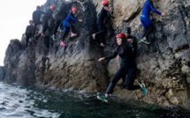 Le coasteering à l'assaut des falaises françaises