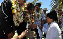Marie-Luce Penchard retourne à Tubuai, huit mois après le cyclone Oli