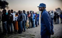 Zimbabwe: le président prône l'apaisement, l'armée dans les rues de Harare