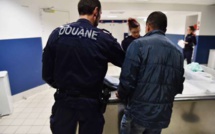 Roissy: il cachait 80 oiseaux dans ses trois bagages à main