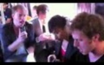 Un "concert" d'iPhones dans le métro fait sensation sur YouTube