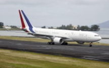 Le nouvel avion du gouvernement, " Air Sarko one", se pose à Tahiti