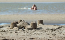 Vendée: un jeune homme se noie dans le trou de sable qu'il a creusé