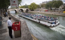 Les "Uritrottoirs" suscitent rires et grincements de dents à Paris