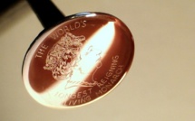 Graham Short, maître de la gravure miniature sur tête d'épingle