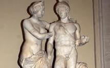 Silvio Berlusconi rend son pénis à Mars et ses bras à Vénus