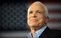 Héros de guerre et figure politique, le sénateur John McCain est mort