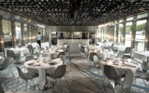 Privé de Tour Eiffel, Alain Ducasse lance son bateau gastronomique