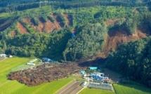 Séisme au Japon: le bilan monte à 20 morts, les secouristes en quête de survivants