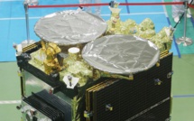 Une sonde japonaise largue deux micro-robots d'exploration au-dessus d'un astéroïde