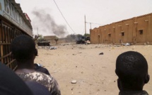 Mali: 35 morts en une semaine, Paris largue des parachutistes