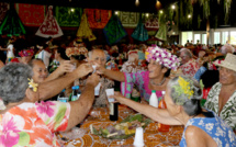 Un repas pour les matahiapo de Paea